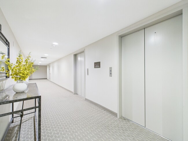 Building Photo - 5001 Woodway Dr