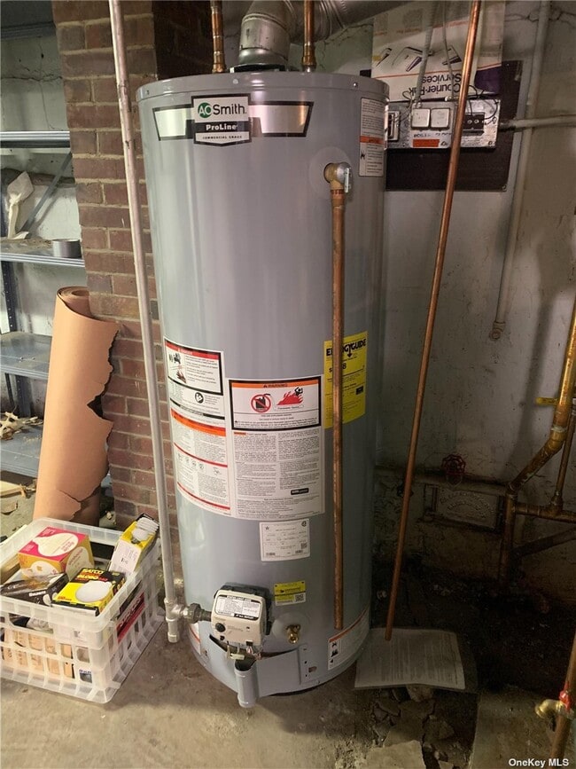 Building Photo - 70-20 Harrow St