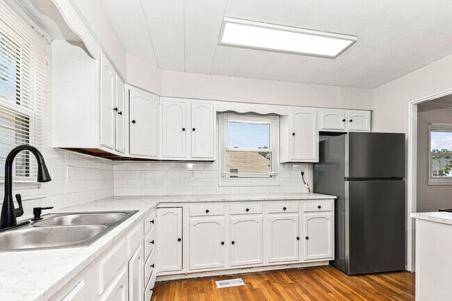 Building Photo - Nice 2 Bedroom and 1 Bath Home in Springfield!