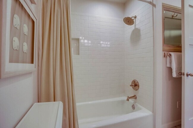 Building Photo - 453 S Sierra Ave