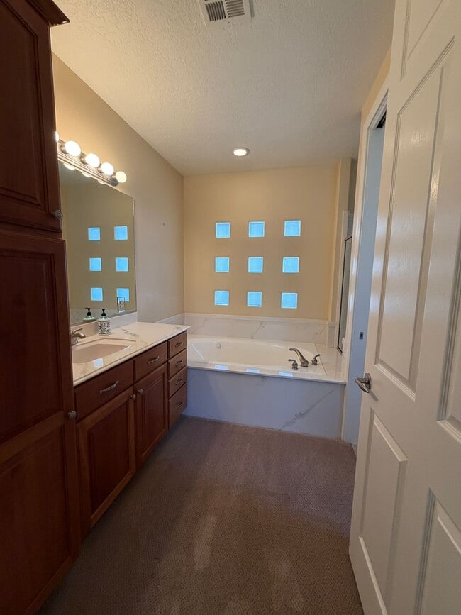 Building Photo - 3 Bedroom, 2 bath condo near Sun Brook Golf Course!