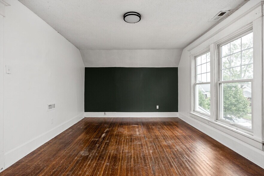Building Photo - 418 N Drexel Ave