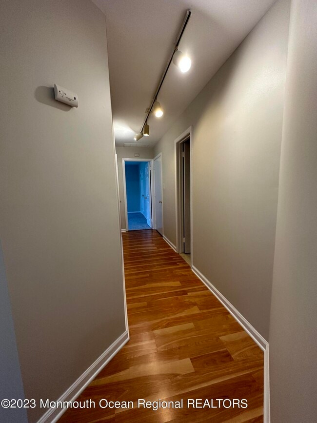 Building Photo - 143 Tanglewood Pl