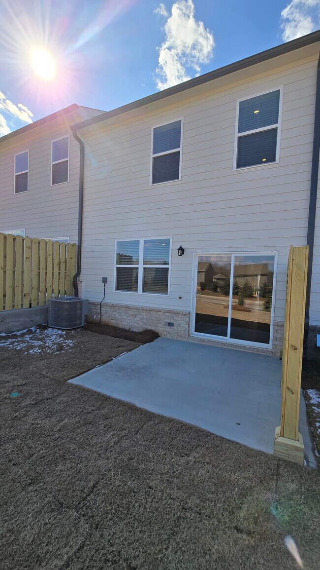 Building Photo - 217 Kenoot Dr