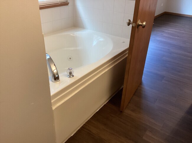 Building Photo - 27450 W Fawn Lake Ct