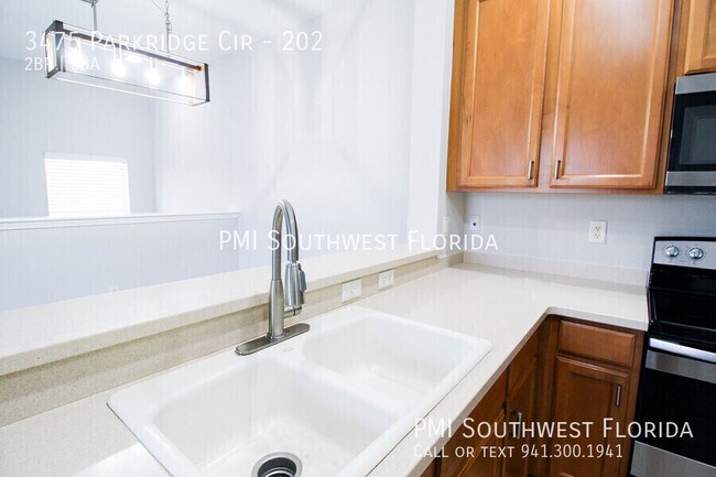 Building Photo - 3475 Parkridge Cir