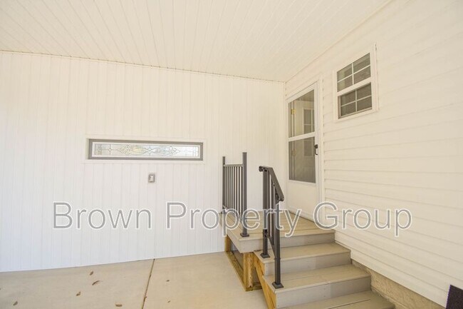 Building Photo - 885 Simmons Rd