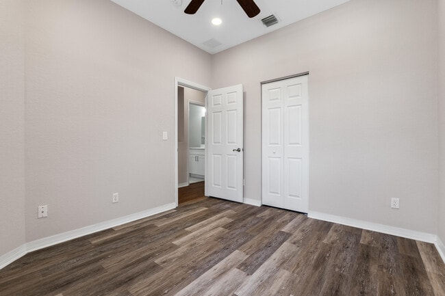 Building Photo - 3051 Grandiflora Dr