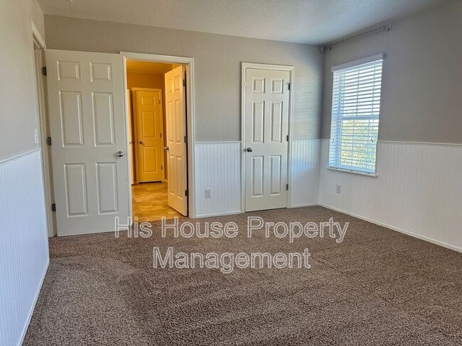 Building Photo - 2122 Longfin Ct
