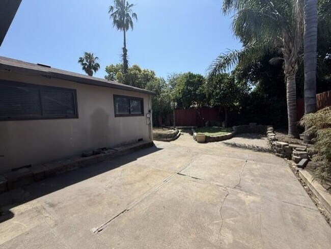 Building Photo - 4556 Beechnut Way