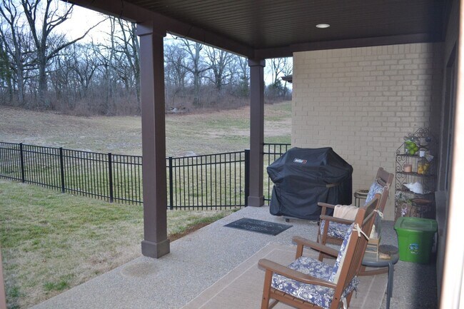 Building Photo - Beautiful Townhome Villa in Millstone Community