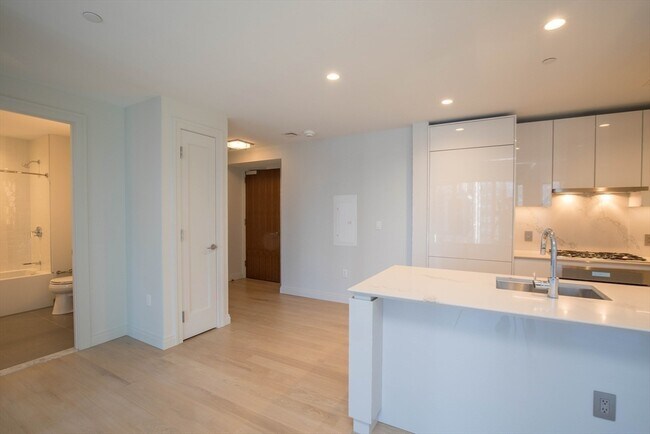 Building Photo - 133 Seaport Blvd