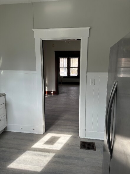 Building Photo - 401 E 15th St