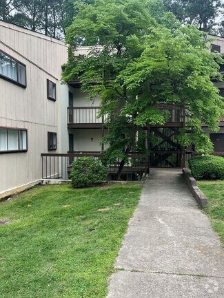 Building Photo - North Raleigh Move-In Ready Condo, On Grou...