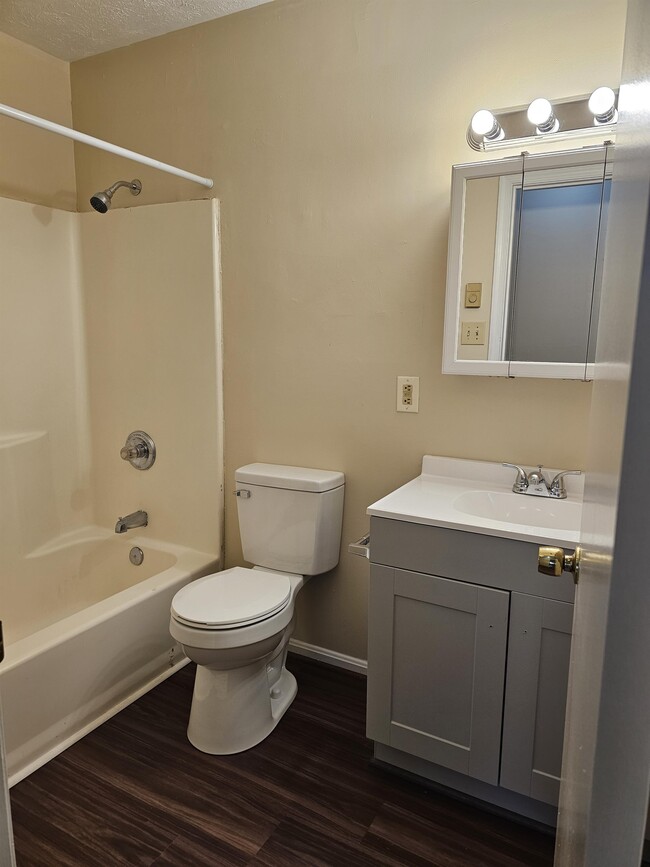 Building Photo - 100 Muse Dr