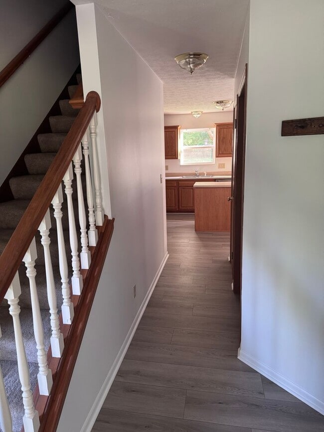 Building Photo - 5 Bd 2.5 Ba
