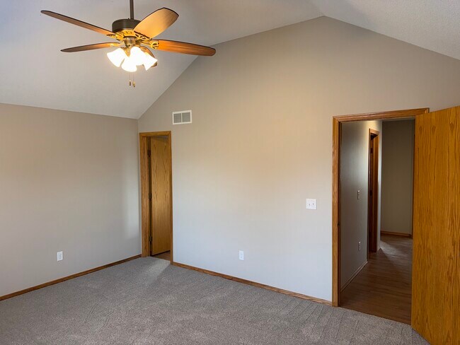 Building Photo - 1817 N Pine Grove St