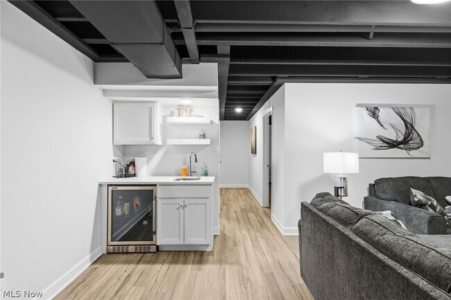 Building Photo - 2256 E 100th St