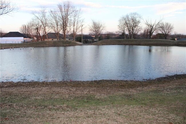 Building Photo - 2418 Pine Lake Ave