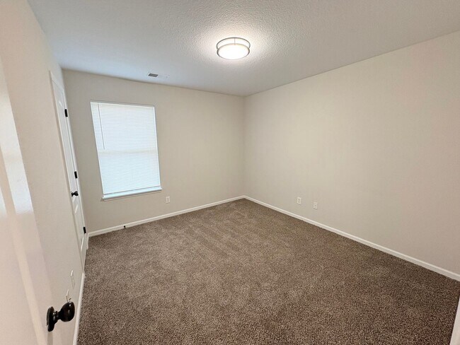 Building Photo - Move In Special 3 Bedroom | 2 Bath | 1-Car Garage Ranch Duplex – Lee’s Summit