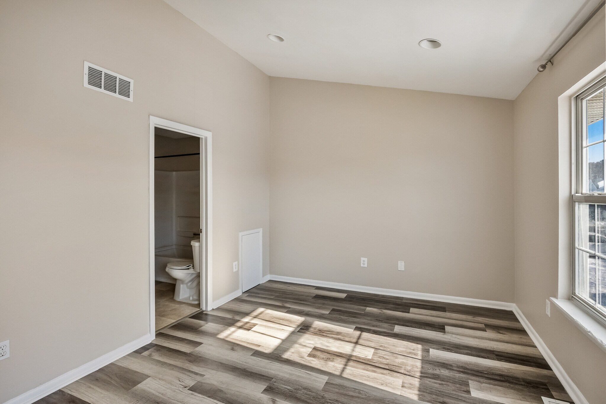 Building Photo - 49 Grant Ln