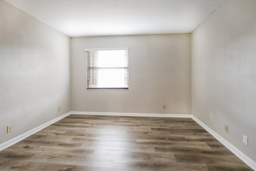 Building Photo - 578 Lakeside Cir