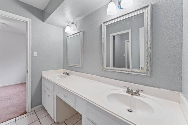 Building Photo - 21518 Greenham Dr