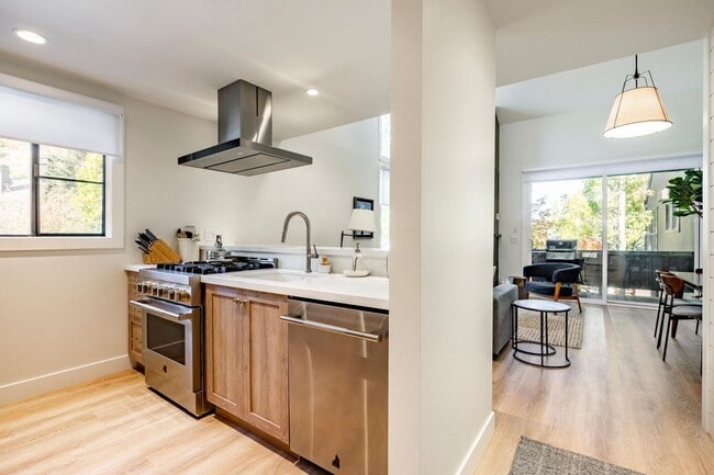 Building Photo - Luxury Condo Retreat at the base of Park C...