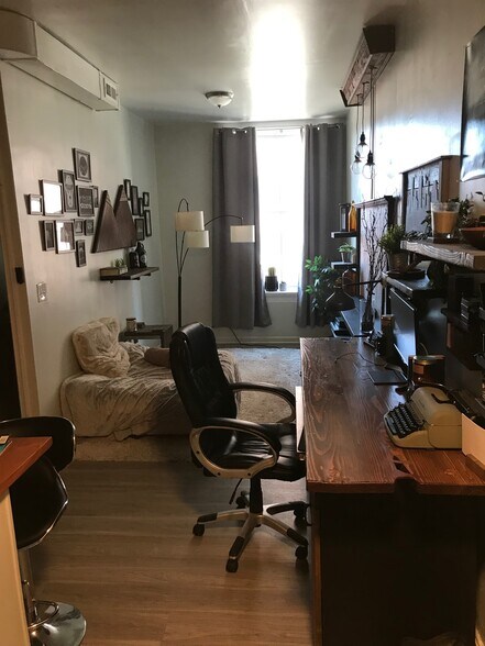 Building Photo - 1013 St Paul St