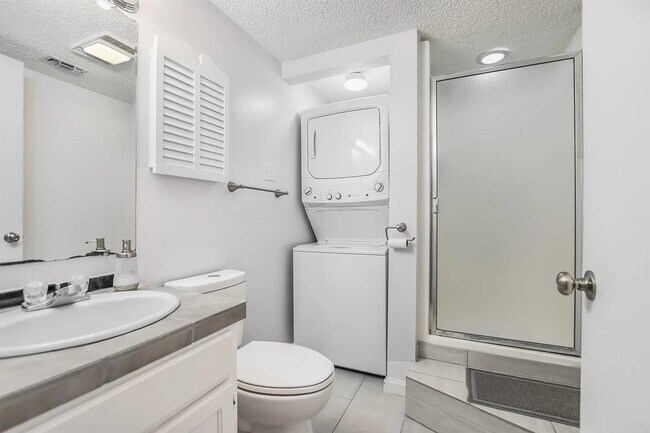 Building Photo - 307 Out Yonder