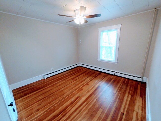 Building Photo - 862-864-864 Riverside Dr