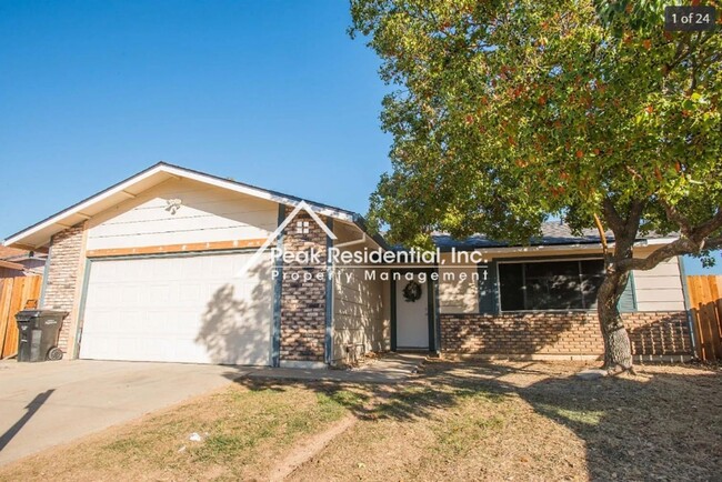 Primary Photo - Nice 3bd/2ba Sacramento Home with 2 Car Ga...