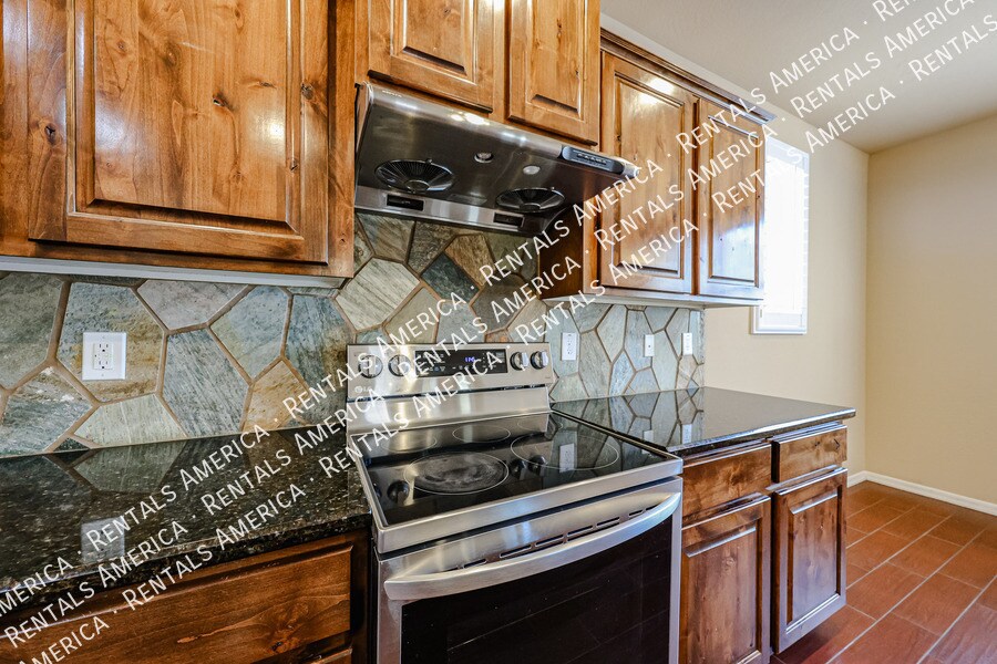 Building Photo - 3575 S Jasmine Dr