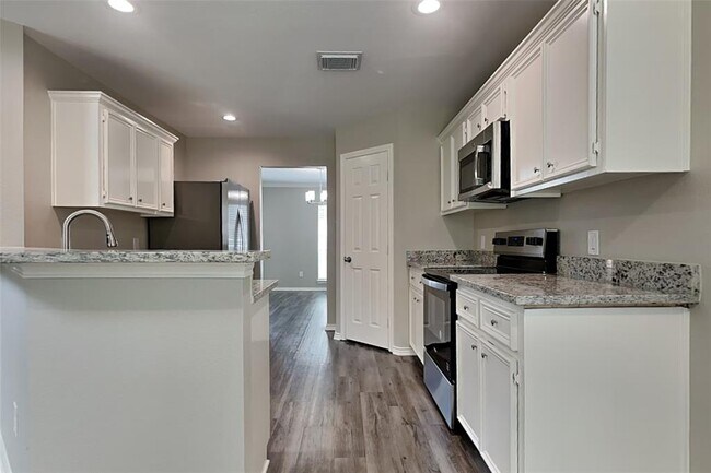 Building Photo - 26880 Armor Oaks Dr