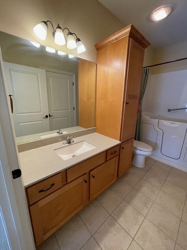 Building Photo - Fully-Furnished 3 Bedroom Condo in Smithton Crossing - Perfect for Traveling Professionals!