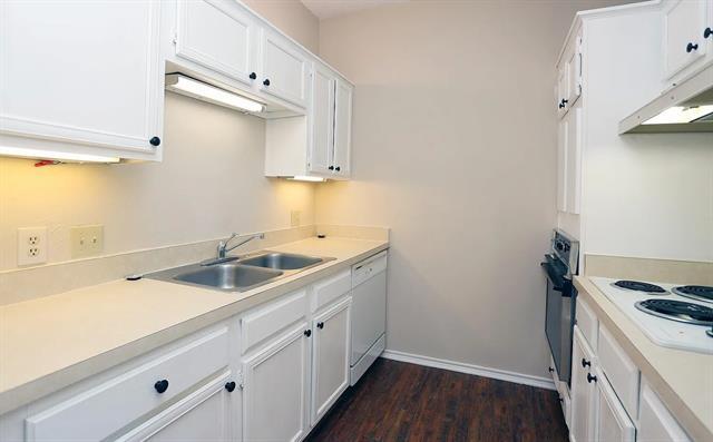 Building Photo - 9254 Forest Ln