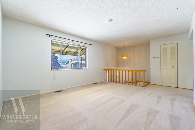 Building Photo - 7085 Metropolitan St