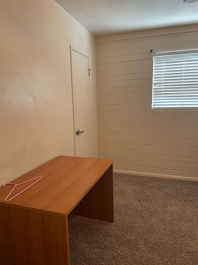 Building Photo - Pre-Leasing for August 1st!! Lovely 3 Bedroom Condo!! Close to the University of Arizona!! Perfec...