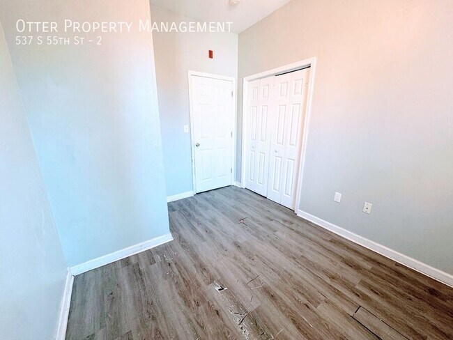 Building Photo - 537 S 55th St