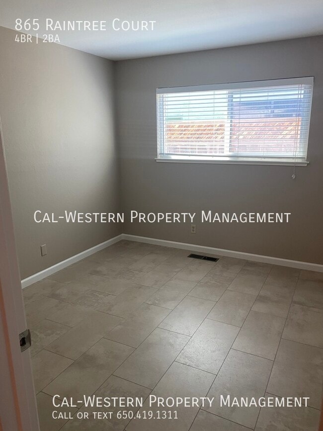 Building Photo - 865 Raintree Ct