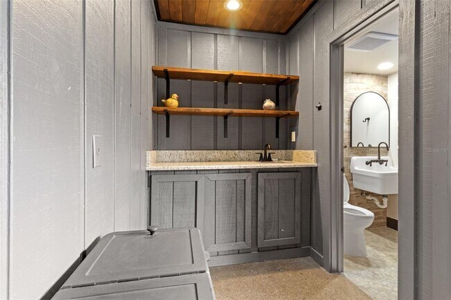 Building Photo - 10911 Victoria Arbor Way