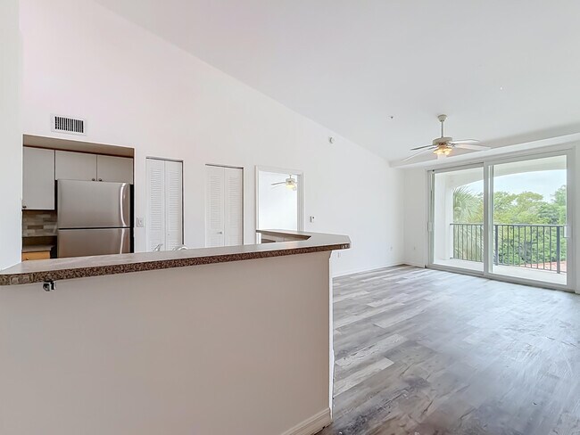 Building Photo - 1119 Villa Cir
