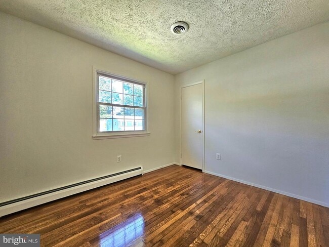 Building Photo - 4123 Glendale Rd