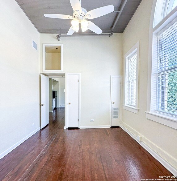 Building Photo - 245 Losoya St