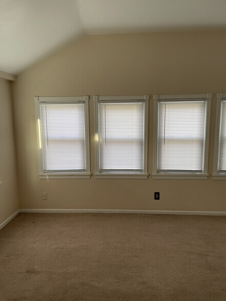 Sunroom/Dining - 46 Martinview Rd