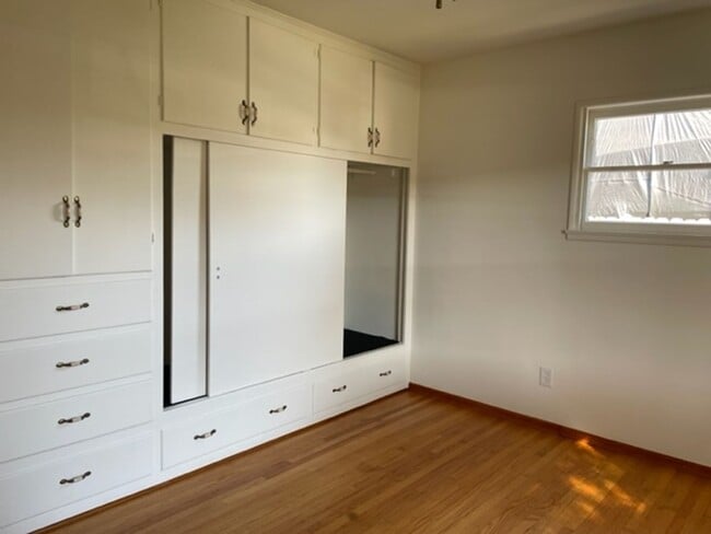 Building Photo - 3 bdr 2 bath Home on Huge lot.