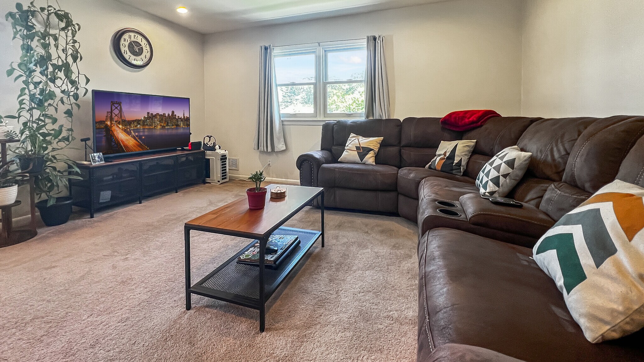 Building Photo - 106 6th Ave