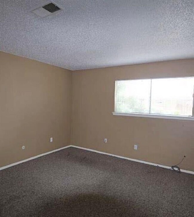 Building Photo - 9365 Pagewood Ln