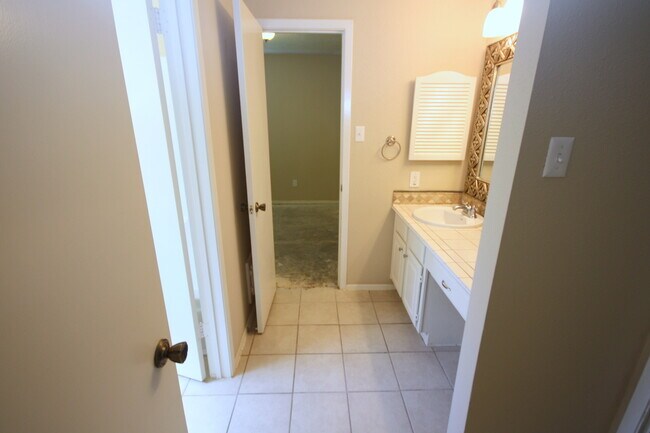 Building Photo - 22511 Braken Manor Ln