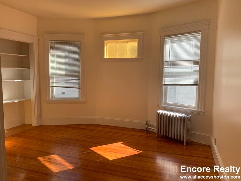 Building Photo - 52 Percival St